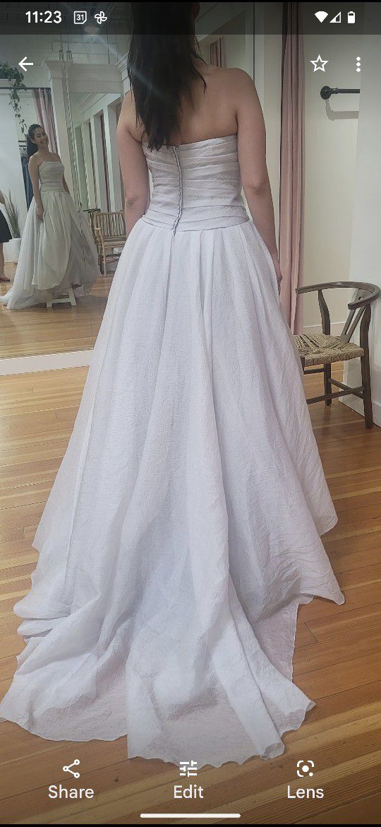 Vera Wang Wedding Dress - Organza - Size 8 -PICK UP ONLY