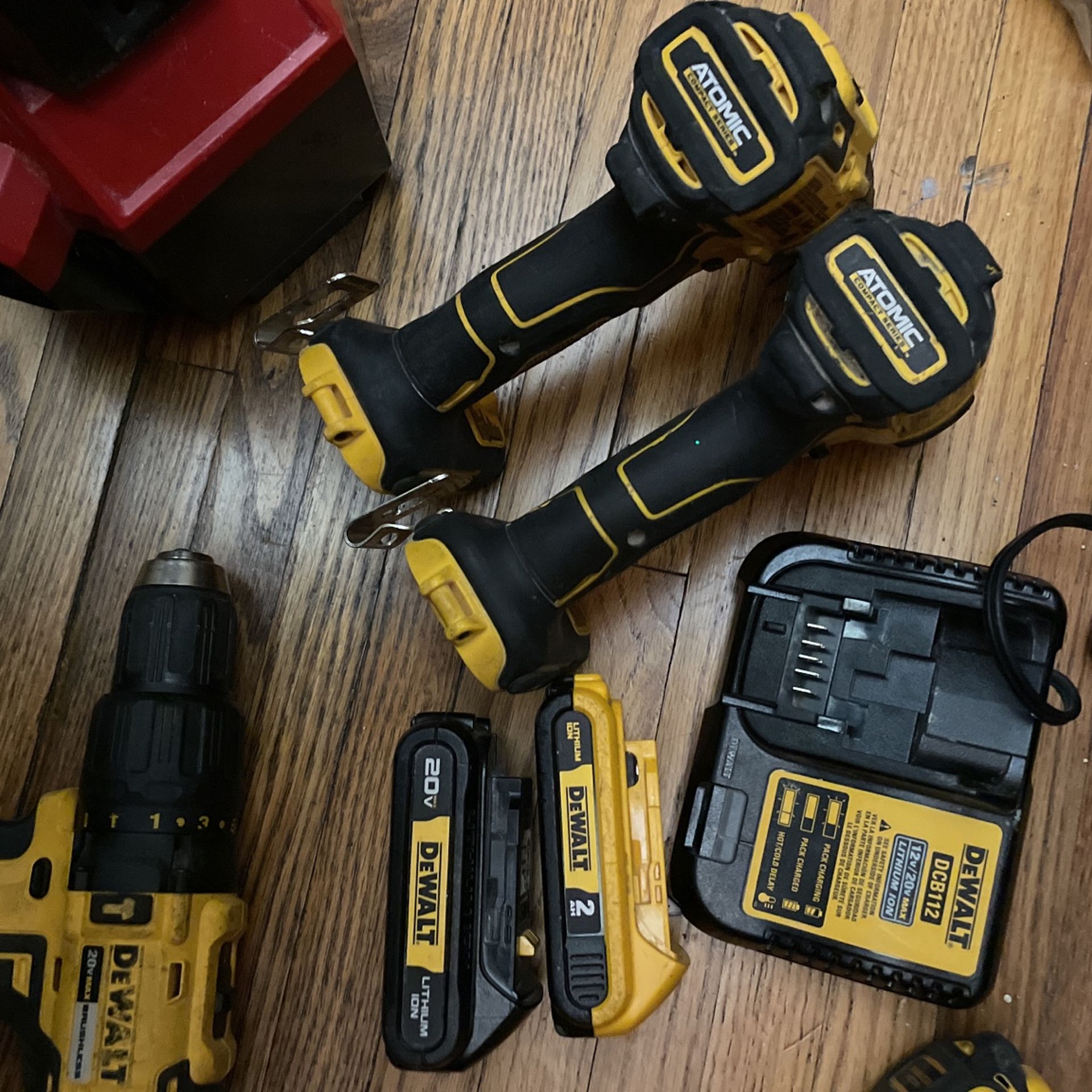 Dewalt Drill Driver Impact 2 Batteries And Charger