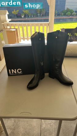 Size 8 black boots