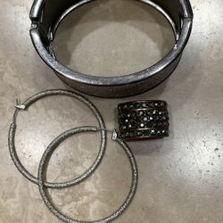 Women’s Bracelet/ Ring / Earrings 