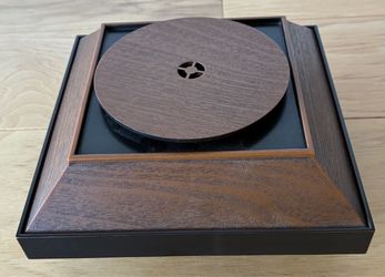 Rotating display stand, battery operated.
