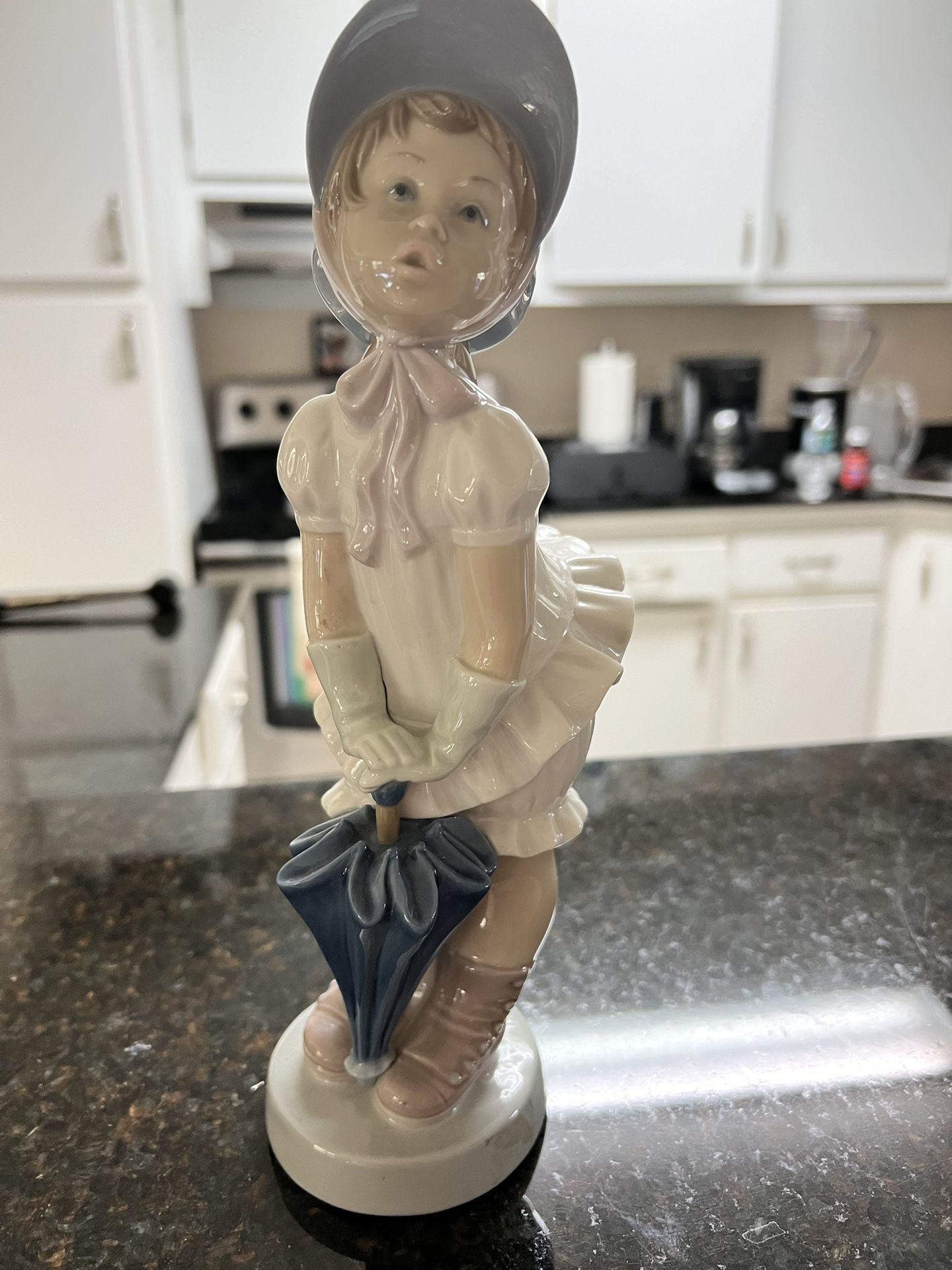 Lladro Girl With Umbrella