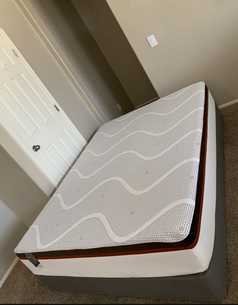 QUEEN MEMORY FOAM MATTRESS BEAUTYREST AND FREE BOX SPRING