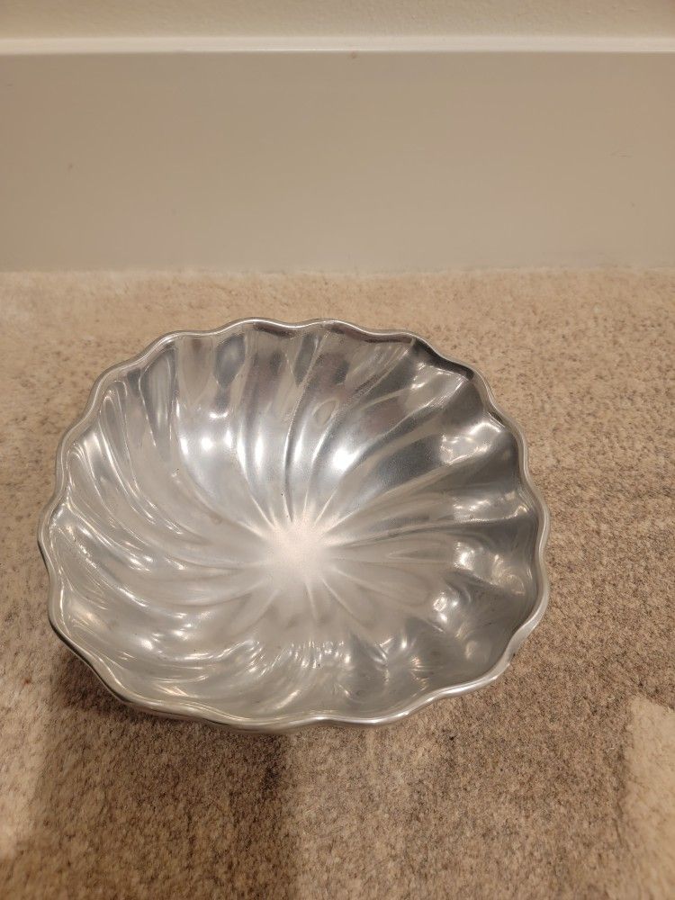 Vintage Wilton Pewter Small Scallop Serving Bowl