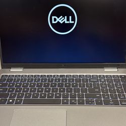Laptop - Dell Latitude 5520