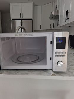 Family size Macrowave Countertop Oven,,great quality,  1100 Watts very powerful,  you can cook anything  you want ,bake. cook, defrost, reheat,warm,  