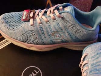 Sketchers air cooled. Never worn. Size 7