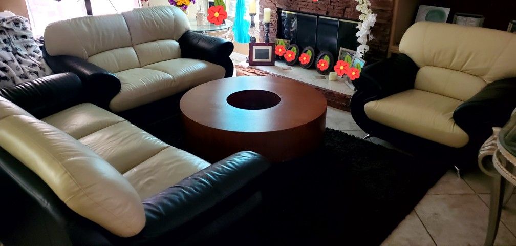 Couches Set Of 3 Very Nice 👍