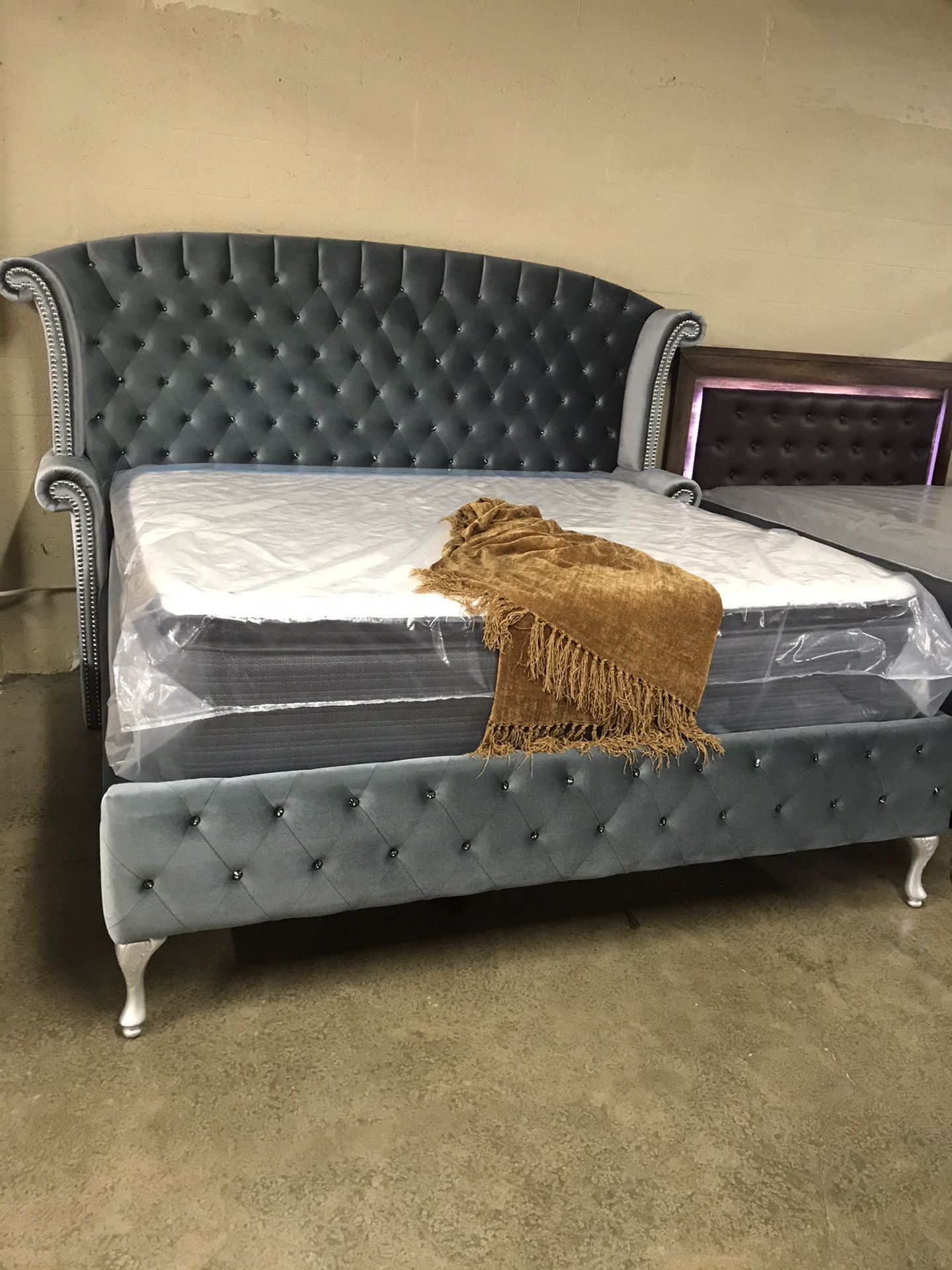 Brand New Queen Size Bed With Mattress $899.financing Available No Credit Needed