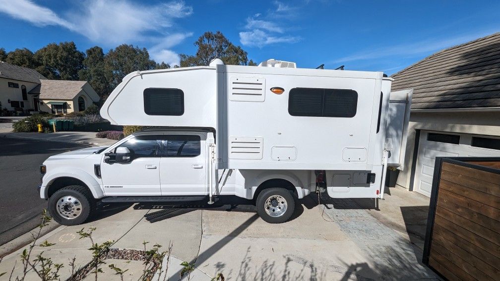 2021 Ford F450 4x4 And Lance 1172