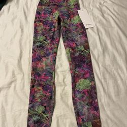 NWT. Lululemon Wunder Train High-Rise Tight 25". Size 2. 