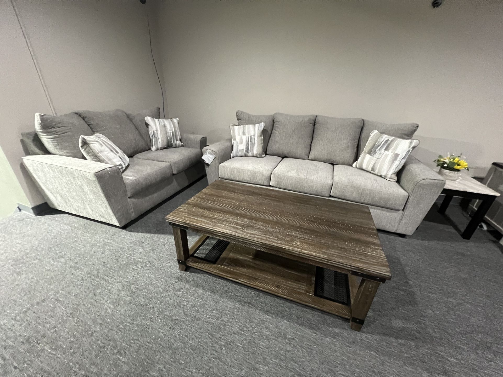 2 Pc Sofa And Loveseat 🎉🎉🎉