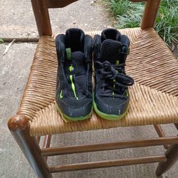 Nike Black /With Green Size 1.5 $2