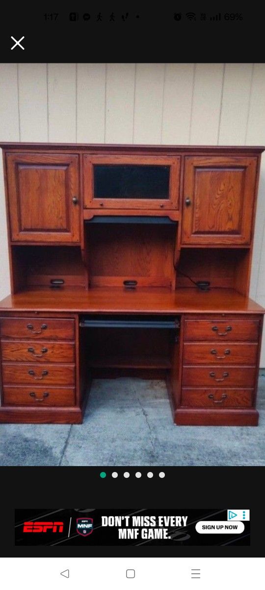 Gorgeous Oak Computer Desk With Hutch