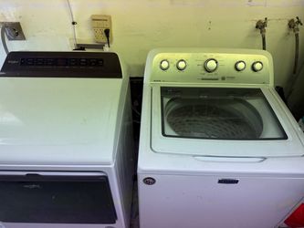 Maytag Bravo Washer and Whirlpool Dryer set