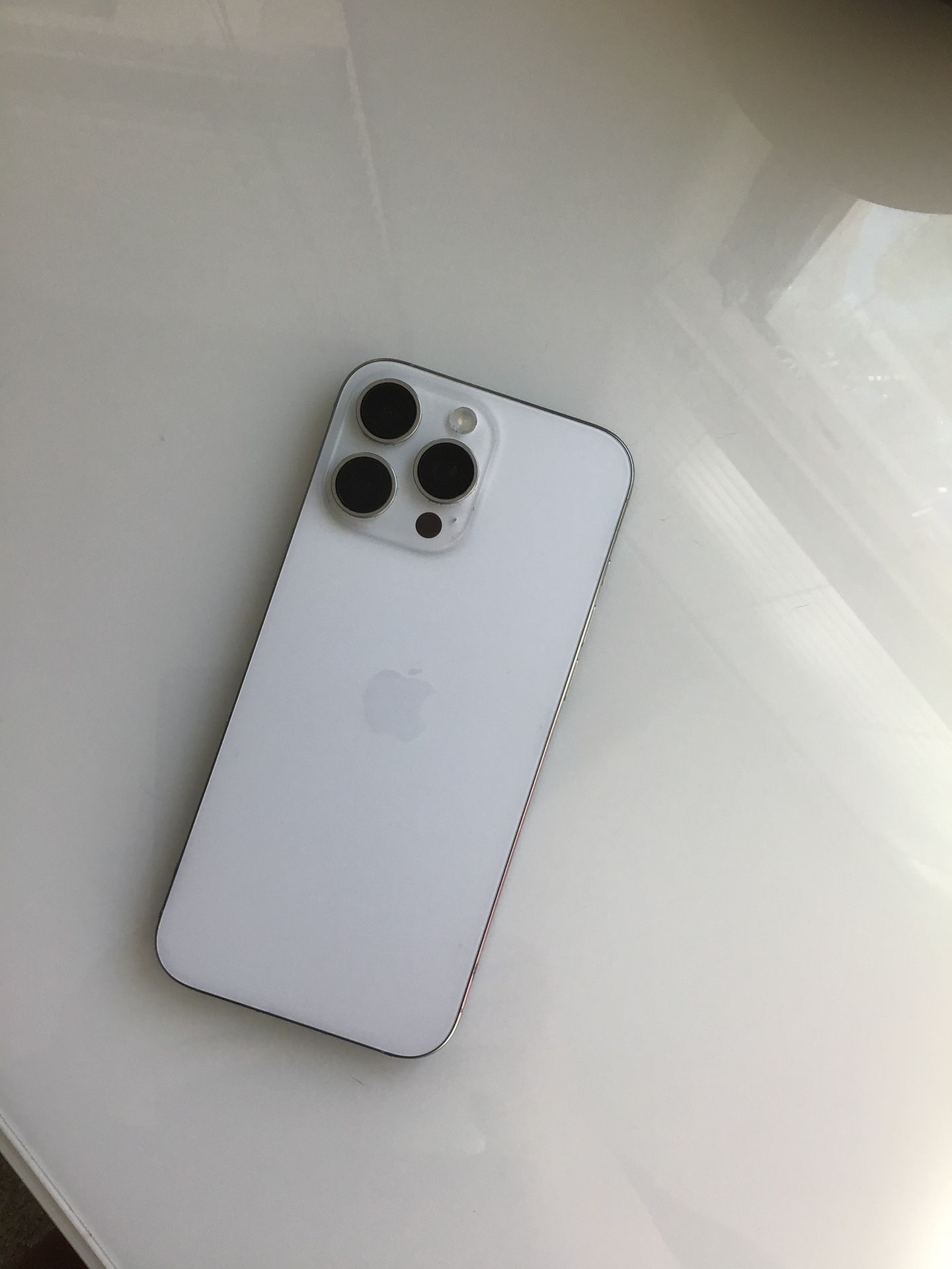 White iPhone 16 Pro Max