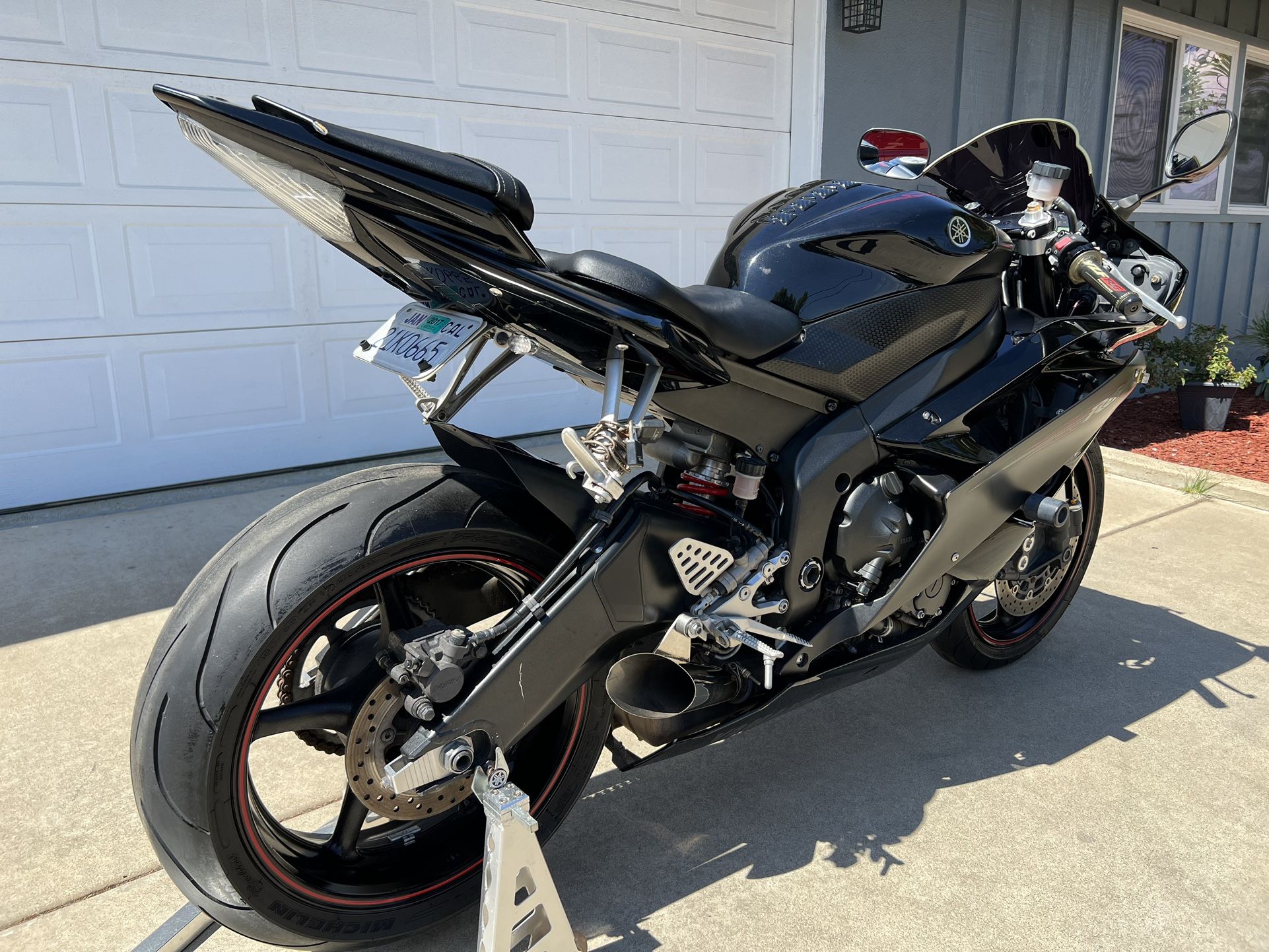 2006 Yamaha R6 - Raven Edition