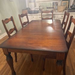 Dining Room table w/ 6 Chairs
