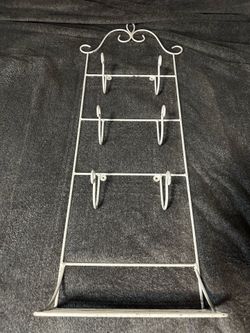 White Metal Wall Mounted Towel Rack / Bathroom Organizer