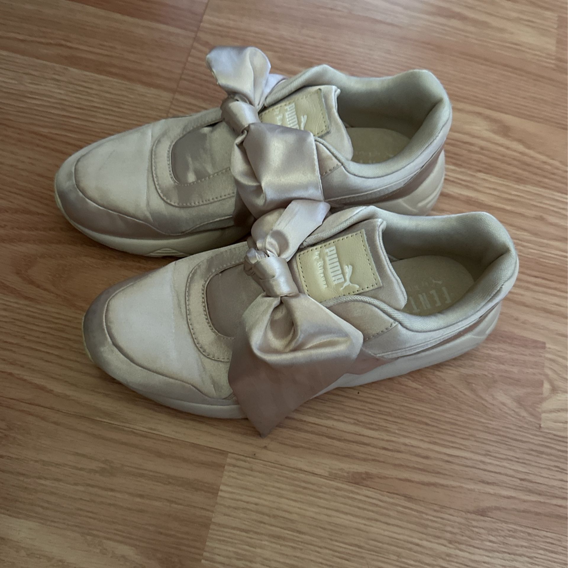 Puma..Rihanna..golden Satin Tennis’s
