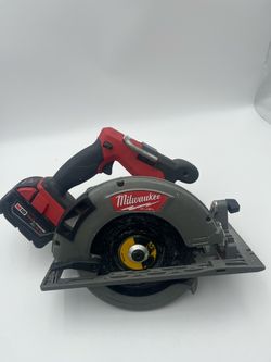 Milwaukee 2732-20 M18 Circular Saw with 5.0 Battery