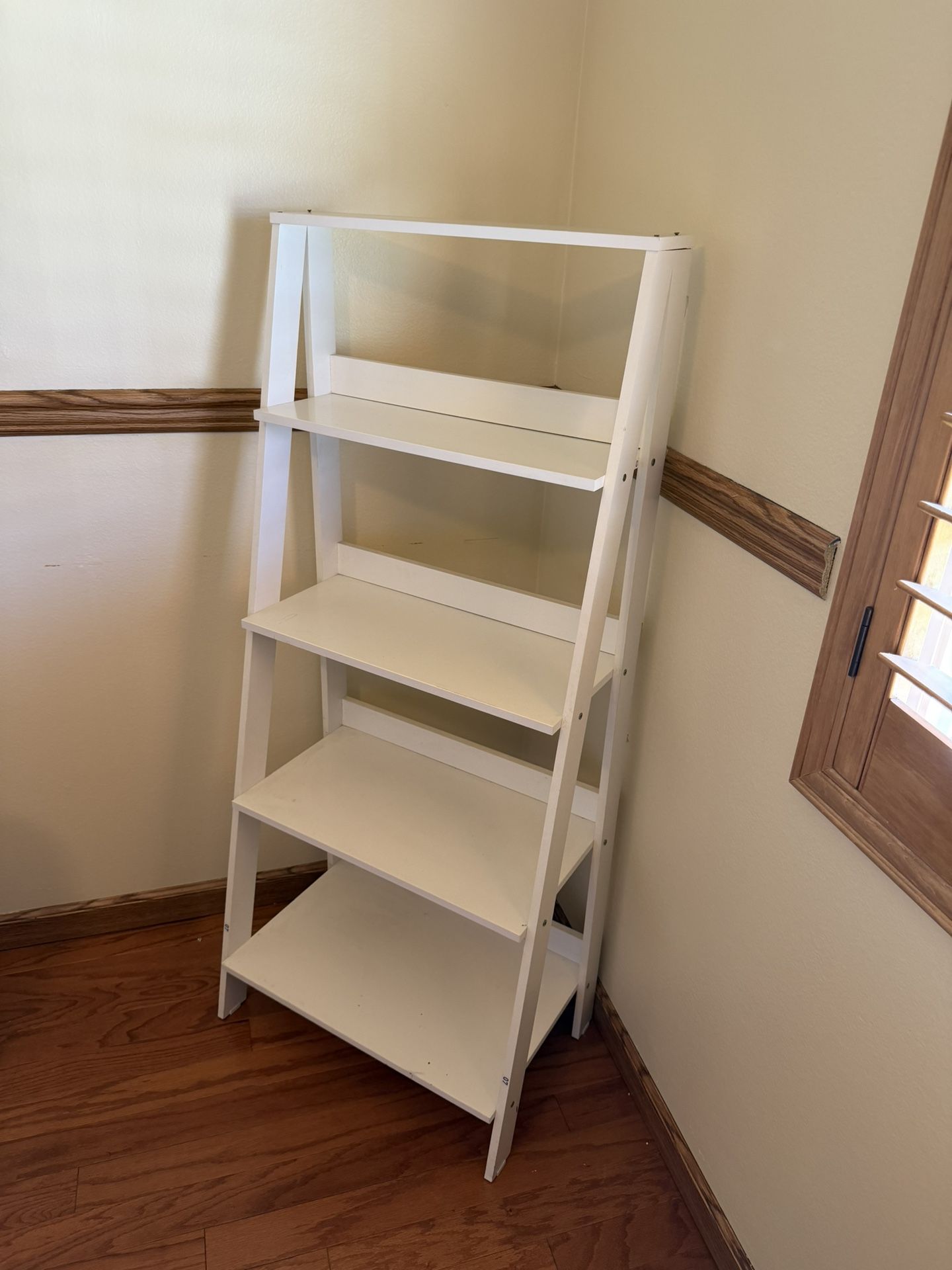 WHITE MODERN DECOR SHELF