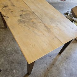 Oak Dining Room Table (Free) 