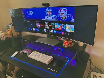 Samsung Odessey 49 in Curved Monitor