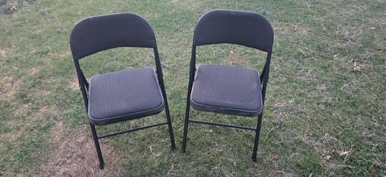 2 Foldable Metal Chairs with Cushion