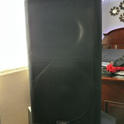 KW152 ~ POWERED QSC SPEAKER 