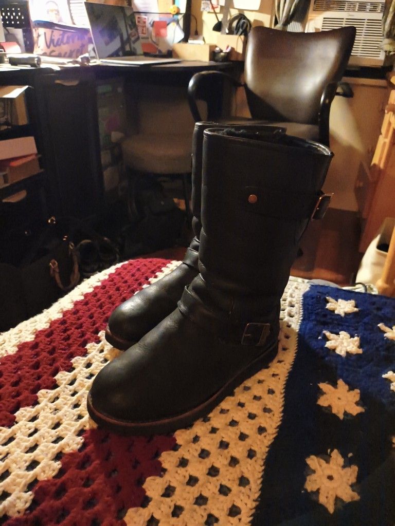 UGG SIZE9 WOMEN'S LEATHER Sheepskin Lined Biker Boots