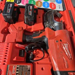 Milwaukee
M18 18V Lithium-lon Cordless FORCE LOGIC 12 Ton Utility Crimper
W/(2) Batteries, Charger, Tool