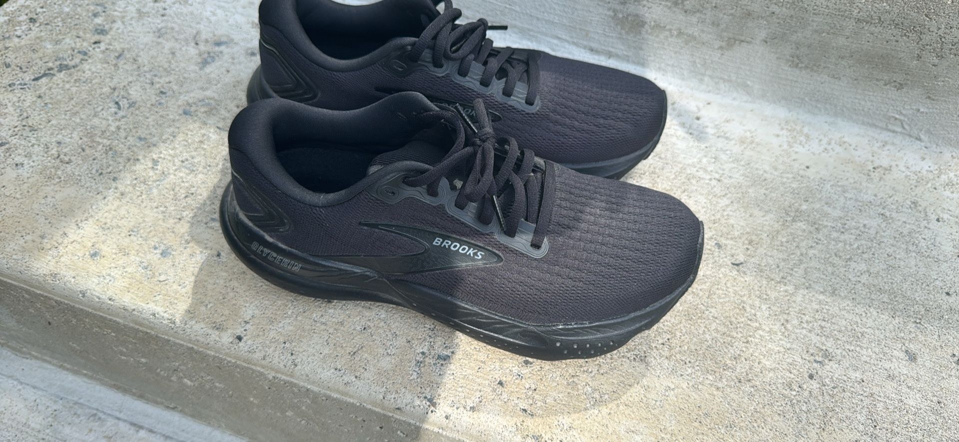 Brooks Men Size 8
