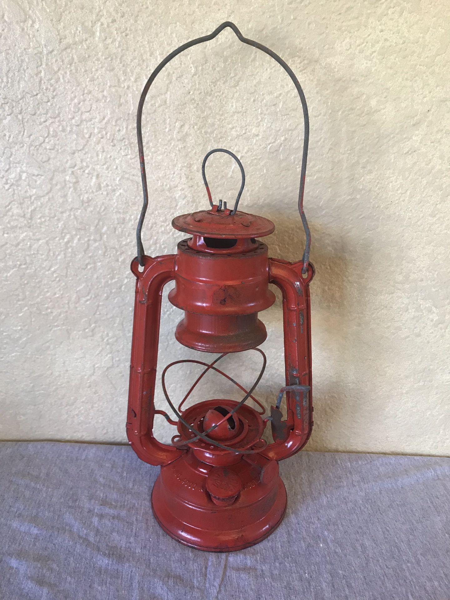 Vintage 10” Japanese Red Lantern Sun Brand No. 4000 Mini 10” Tall Oil Kerosene Lantern