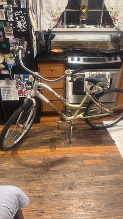 Ladies 26” beach cruiser bike 7 speeds $20