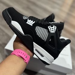 Air Jordan 4 Retro White Thunder Size 7 , 7.5 , 8 , 8.5 , 10 , 10.5 , 11 , 12, 13 