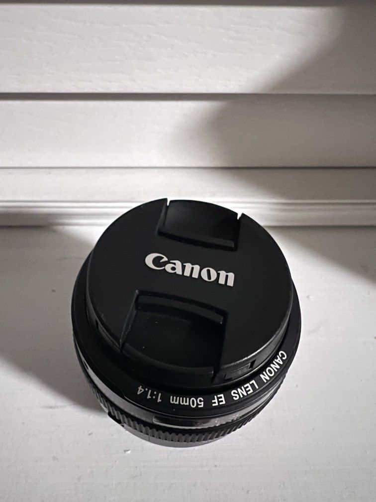 Canon EF 50mm f/1.4 USM lense