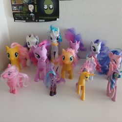 All My Little Pony Original New and like New.
Included a rare little white pony (on sale for 35 dollars) and Original Hasbro lunch box New in metal fo