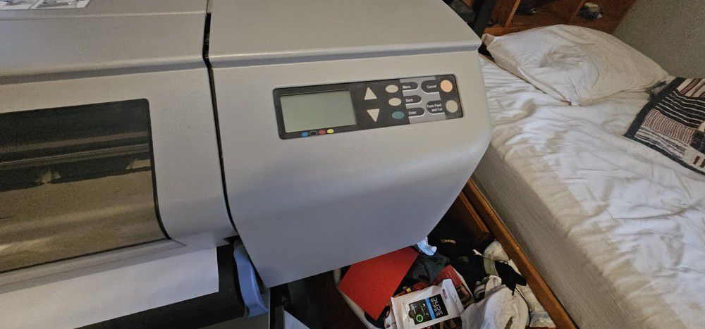 HP Designjet 500 Works Great Runs On Older Windows. Ful Color Printer.  Moving Must Sell. Could Use A Little Sprucing Up. 