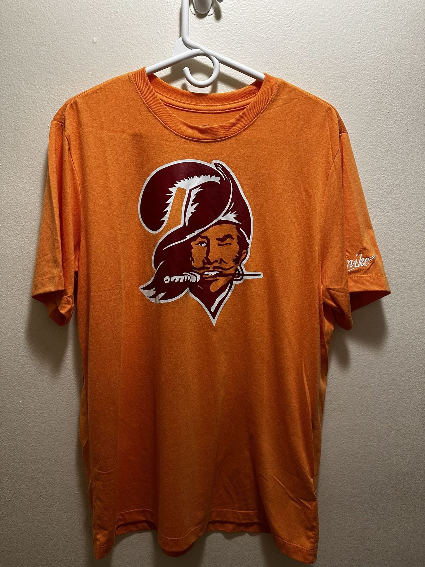 Nike Buccaneers Creamsicle Shirts Size L Nwt