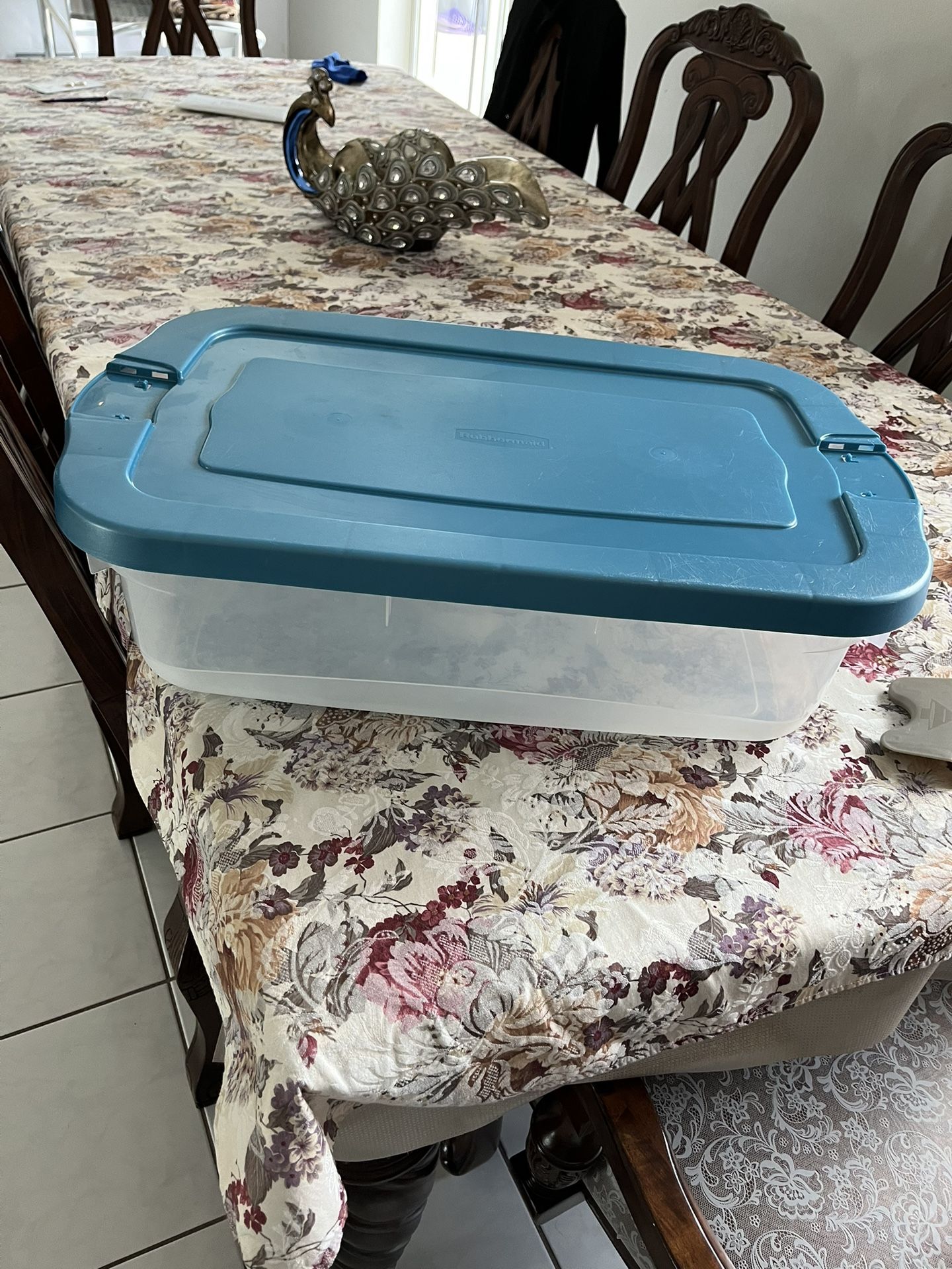 Plastic drawer in good condition. It lacks the lock but it locks well to fit under the beds. It measures 26 inches long, 15 inches wide, and 7 inches 