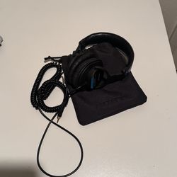 Sony MDR-7506 Professional Closed-Back Headphones