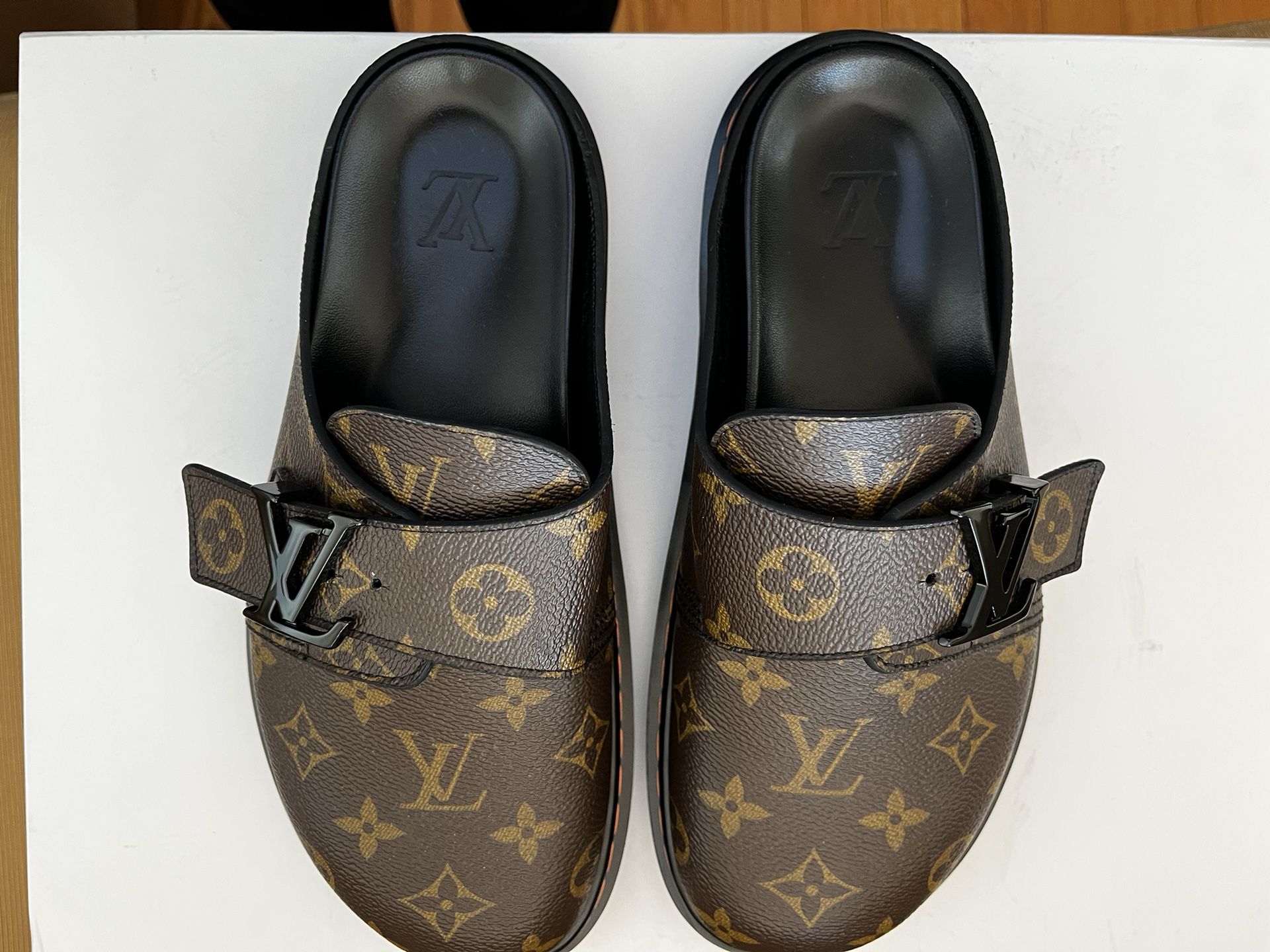 Louis Vuitton Sandals/ Bom Día Flat Mule for Sale in Perris, CA - OfferUp