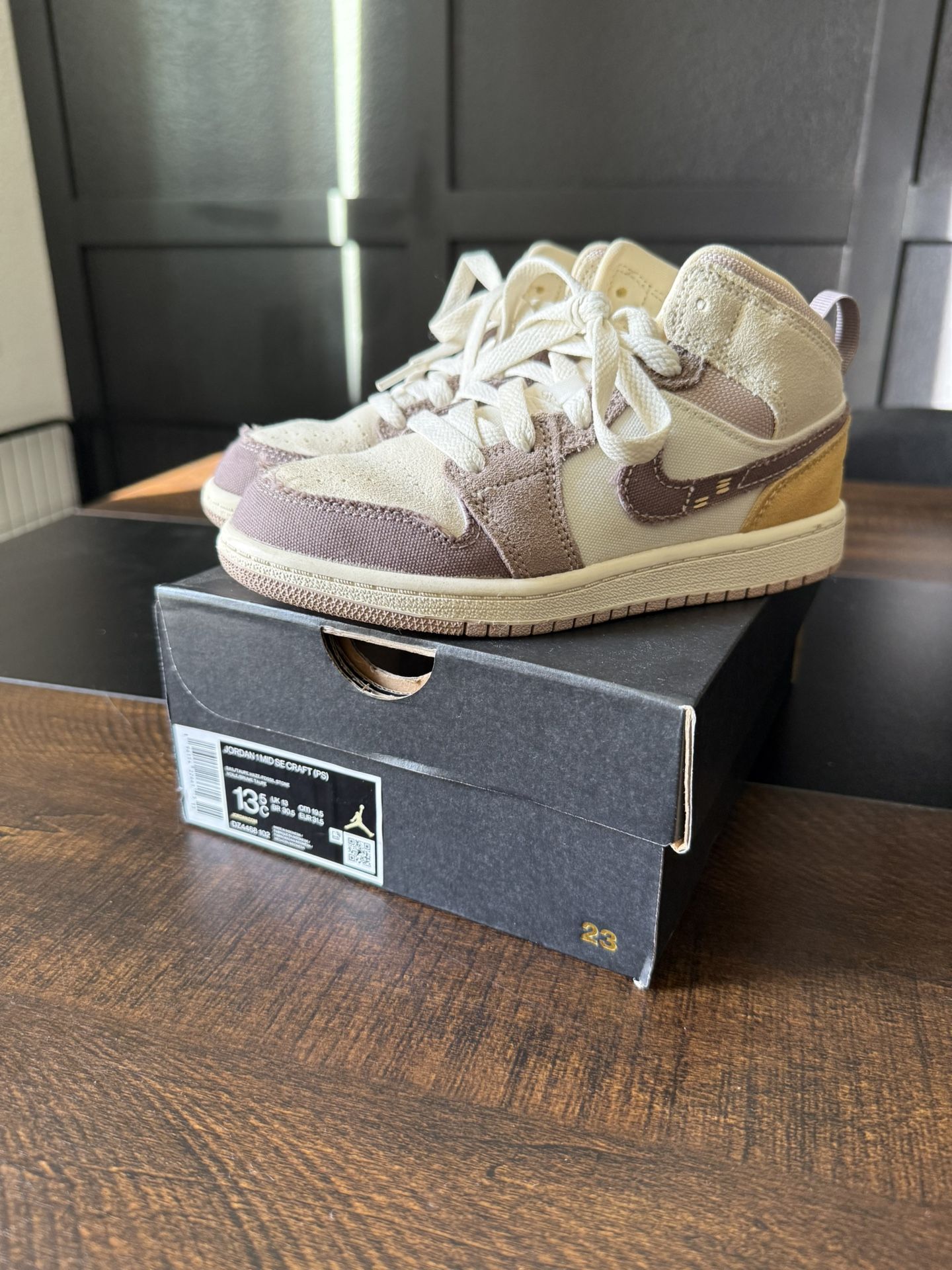 Jordan 1 Mid SE Craft Sz 13.5c Youth