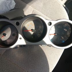 selling a speedometer nothing wrong with it bought it an didn't even need it need gone serious inquiries ONLY fits 04-08 nissan maxima 