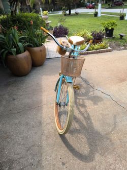 26" HUFFY , woman's BIKE , new conditions for only $65.