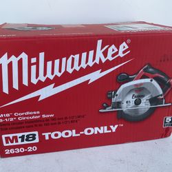 Milwaukee M18 18V Lithium-Ion Cordless 6-1/2 in. Circular Saw (Tool-Only)