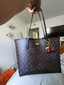City Tote Bag
 Signature Canvas