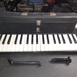 VTG Hohner Melodica Piano  With Original Case & Two Mouth Pieces
