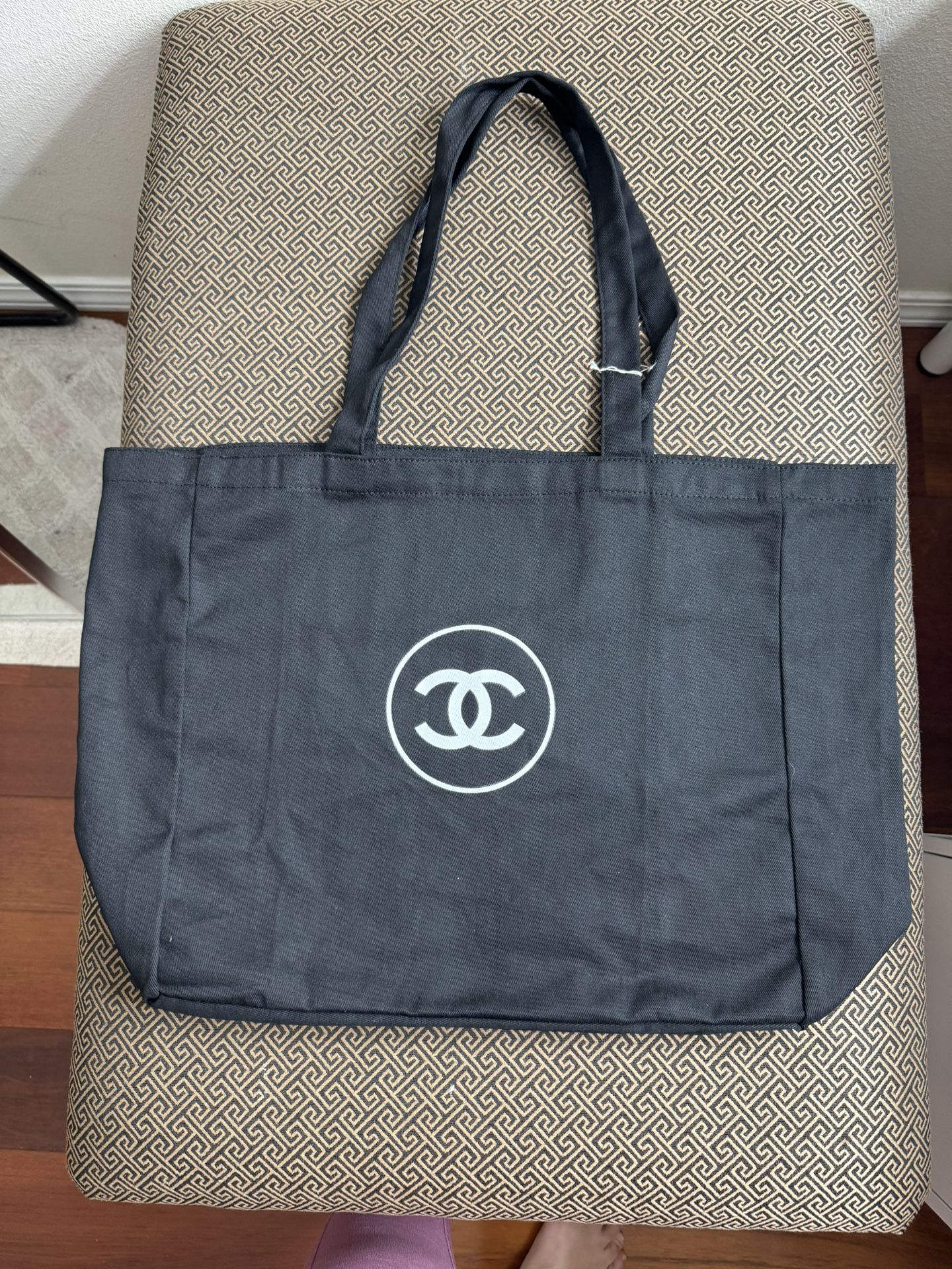 💯 New _ Authentic VIP CC  Beauty Tote